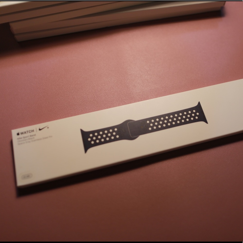 Apple Watch Nike Sport Band in Obsidian/Black - 42